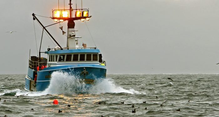 Fishing Vessel Sinking near Suislaw River Bar | Oregon Maritime Attorney